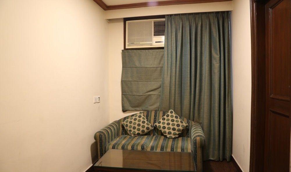 Hotel Chirag Residency Nueva Delhi Exterior foto