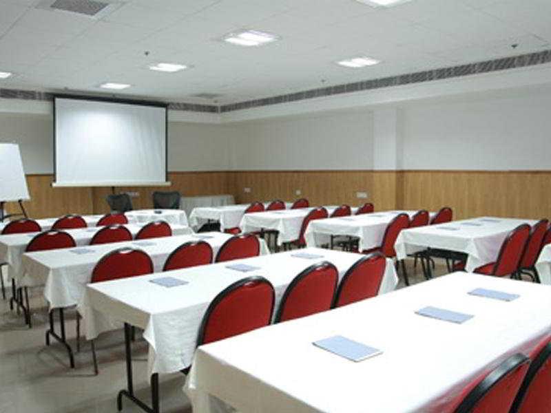 Hotel Chirag Residency Nueva Delhi Exterior foto