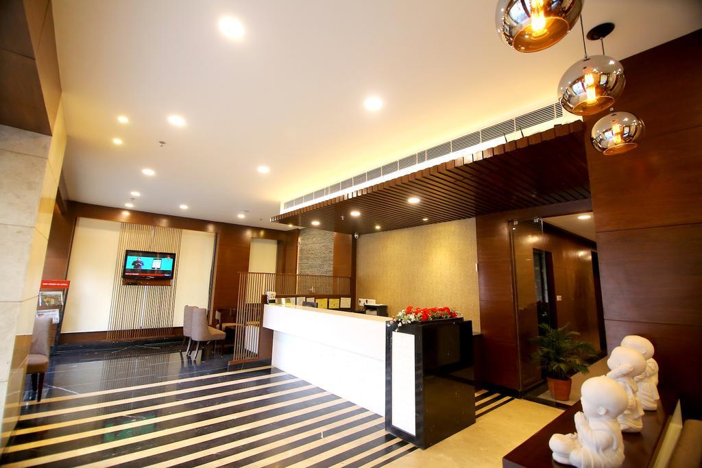 Hotel Chirag Residency Nueva Delhi Exterior foto