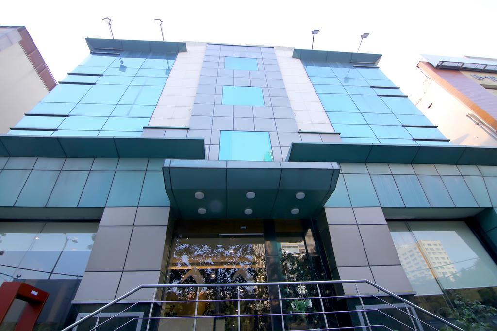 Hotel Chirag Residency Nueva Delhi Exterior foto