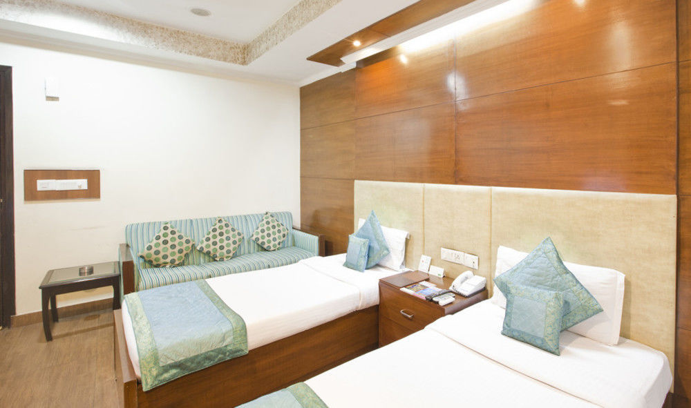 Hotel Chirag Residency Nueva Delhi Exterior foto