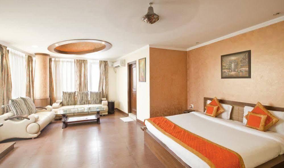 Hotel Chirag Residency Nueva Delhi Exterior foto