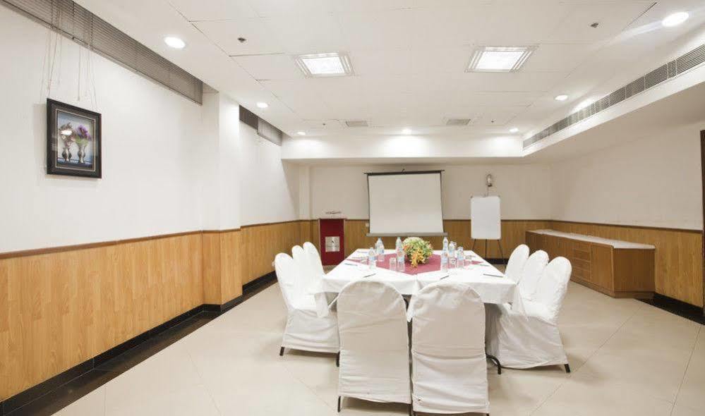 Hotel Chirag Residency Nueva Delhi Exterior foto
